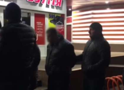 Задержаны сутенеры, «крышевавшие» проституток на Московском проспекте (ВИДЕО)